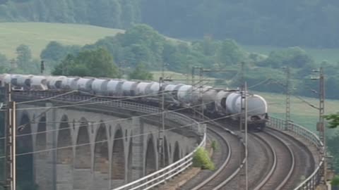 EGP 151 085-8 with VTG silo wagons on the Altenbeken railway viaduct