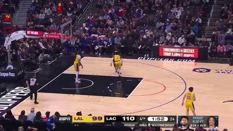 Lakers season summed up in one play 😬