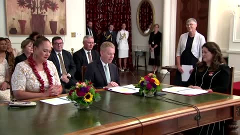 Chris Hipkins sworn in as NZ prime minister