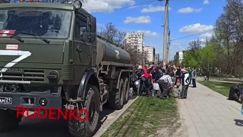 Military District provides drinking water to the residents of Mariupol