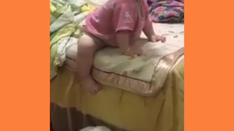 Watch a child get off the bed in a smart way