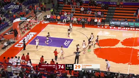 Ashlyn Watkins records first dunk in South Carolina women’s basketball history 🙌