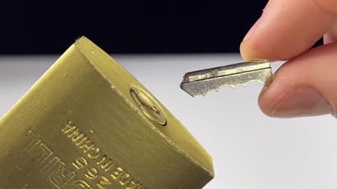 How To Remove Broken Key From Lock | Locksmiths secret