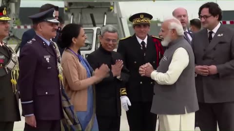 Prime Minister Modi arrives in Paris, France