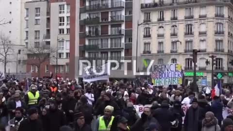 New : 🇫🇷 FRANCE : Bakers & restaurant-owners protest the Economy Ministry over energy bills.