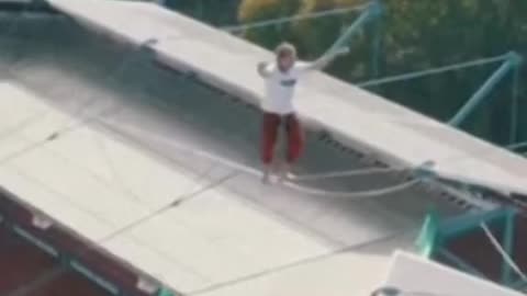 Jens Decke set a new stadium slackline world record