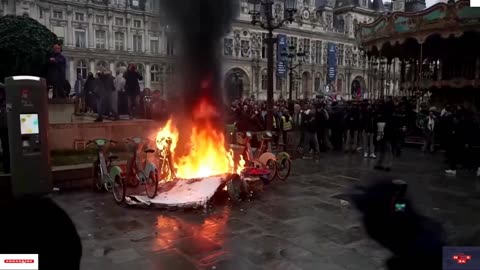 Bikes burn in Paris after key pension ruling