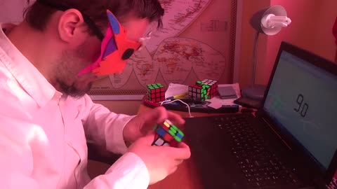 Guy solves Rubik's cube blindfolded in record time