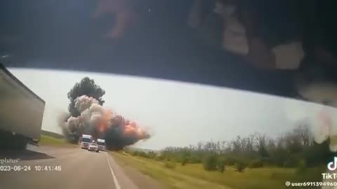 ⚡️Russian airstrike on a Wagner convoy which was moving along a busy highway in the Voronezh region.