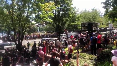 Aug 4 2018 Portland 01.8 Antifa finds Patriot Prayer Rally again police warn them several times