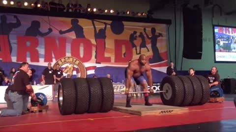 “World Strongest ”Man Picks up 1128 Pounds