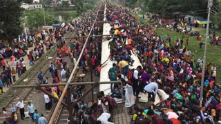 Time-Lapse of Bangladeshi Train Boarding