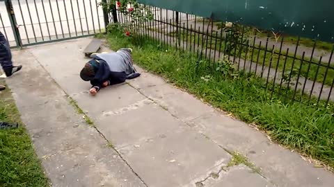 Spanish kid skate fail lands butt