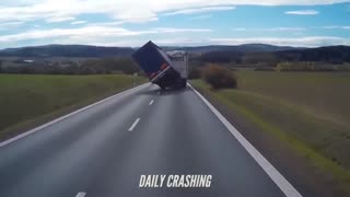 TRUCKS SMASHING INTO BRIDGES ! TRUCK CROSSWIND - Truck Crash Compilation ! Most idiots & Dangerous