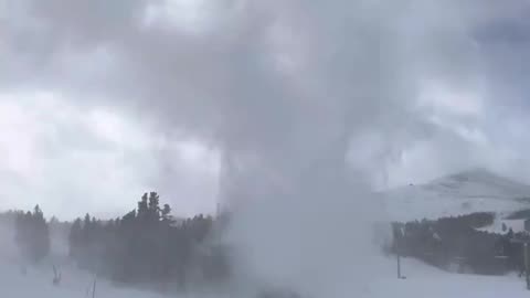 🚨WATCH: Incredible footage of a rare Snownado Hitting the Slopes at Breckenridge Ski Resort
