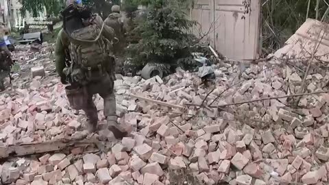 Incredible Combat Footage from Ukrainian Soldiers on Streets of Vovchansk