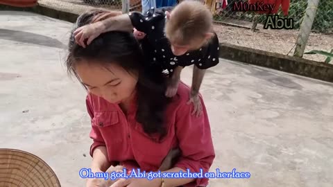 Woman taka care monkey.
