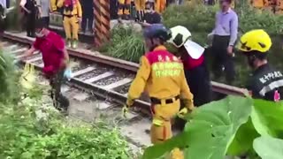 Rescuers recover bodies from Taiwan train wreck