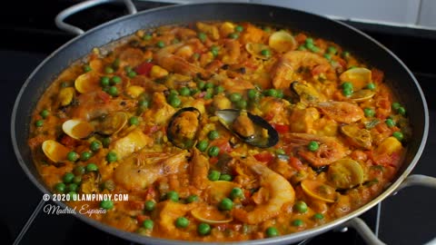 Easy PAELLA — Simple way how to cook Paella with seafoods at home in Madrid, SPAIN!