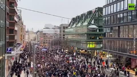 Sweden: Protesters flood Stockholm streets in demo against COVID restrix