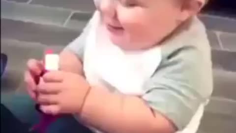 baby cries with laughter, burst out laughing