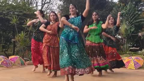 Bindiya chamke choodi khanke // Bollywood // Folk Dance // LvLy dance// Salman Khan and diya mirza