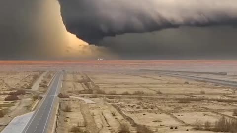 Crazy video of a supercell in the USA.