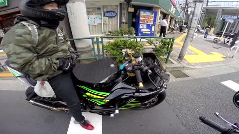 Japanese moto cops: No chance to escape.