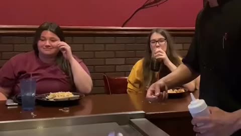 HILARIOUS HIBACHI VIDEO!!!!! LOL OMG CHECK HER REACTION!!