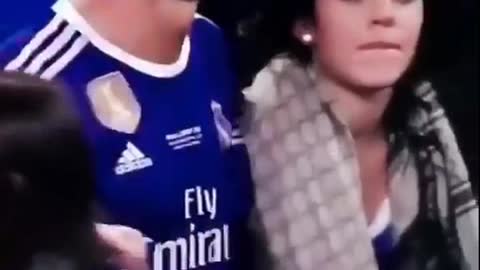 Cristiano ronaldo kissing georgina rodriguez