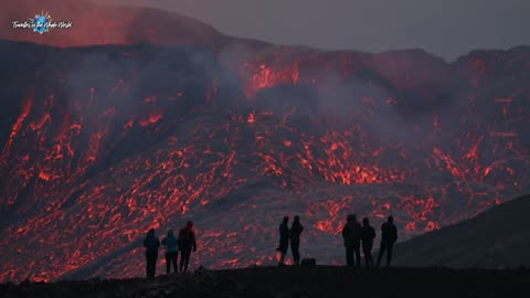 HUGE LAVA FLOWS LEAVE PEOPLE IN AWE-MOST AWESOME VIEW ON EARTH-Iceland Volcano Throwback