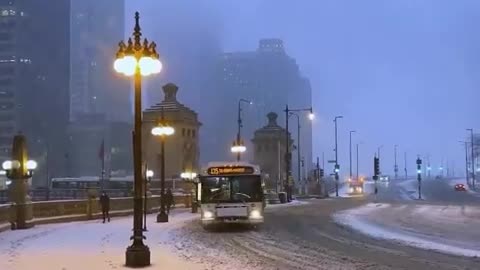 Chicago: This Is When snow Falls