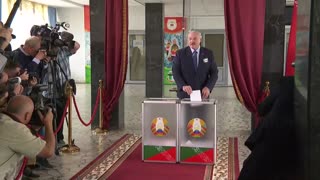 Lukashenko reelegido en comicios empañados por arrestos y sospechas de fraude