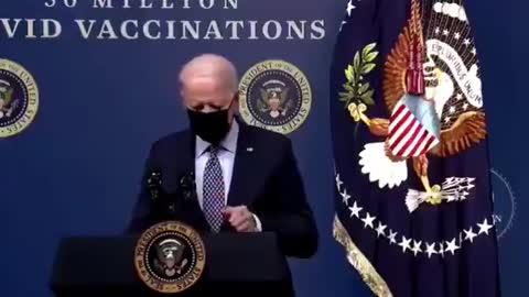 Confused Joe Biden babbling being told to but his mask on.