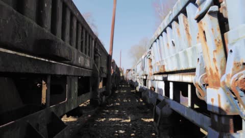 Walking between trains and wagons