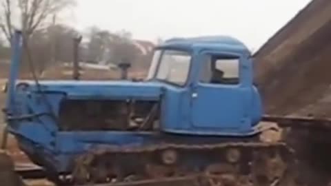 tractors stuck, machines accelerating (52)