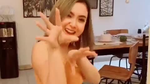 Funny Action Indonesia Dangdut Singer Cita Citata