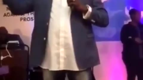 Chicago pastor asks man in drag to leave church