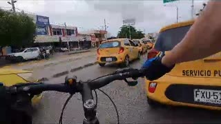 paro de taxista visto desde un ciclista