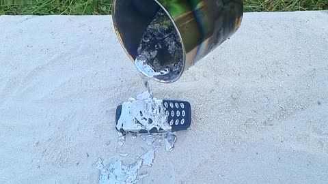 Pit a Nokia 3310 vs molten lead in latest crazy 'experiment'