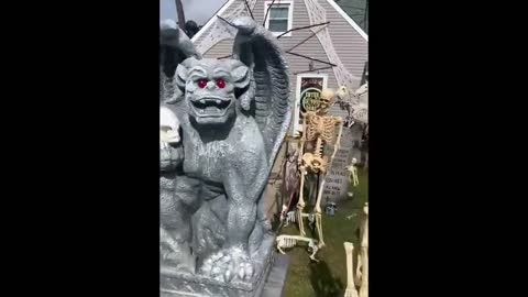 Long Island house goes ALL OUT for Halloween decorations!