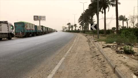 Massive ship runs aground, blocking Suez Canal