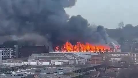 🚨BREAKING: Huge fire broke out in the Liverpool city, England