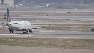 SkyWest (United Express) Embraer ERJ-175 Departing St Louis Lambert Intl Airport
