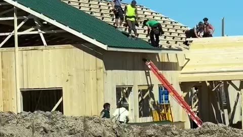 Lady Learns How an Amish Crew Builds a Barn in Two Days