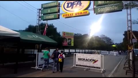 Estudiantes venezolanos cruzan la frontera para asistir a clases en Cúcuta