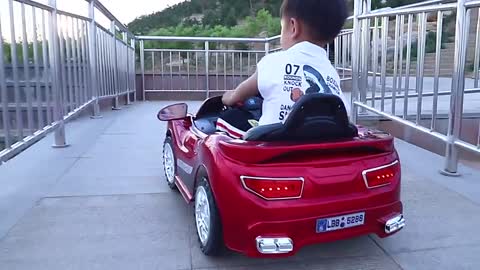 Children's Electric Car With Four-Wheel Charging Sit On Remote Controle