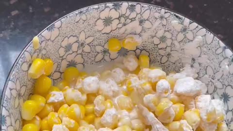 Coat the corn kernels with flour