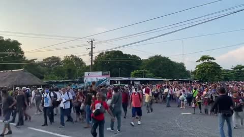 The Migrant Caravan on the move for the 2nd day en route to the US