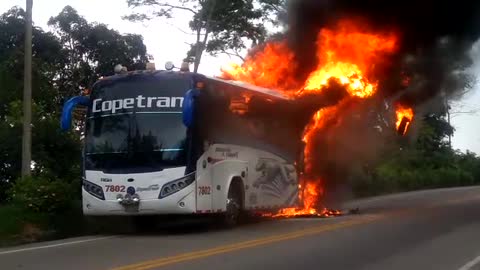 Bus de Copetrán se incendió en la vía Bucaramanga